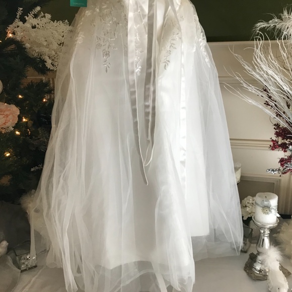 Formal evening gown or Wedding Dress with 1/2 length sleeves - Picture 6 of 9